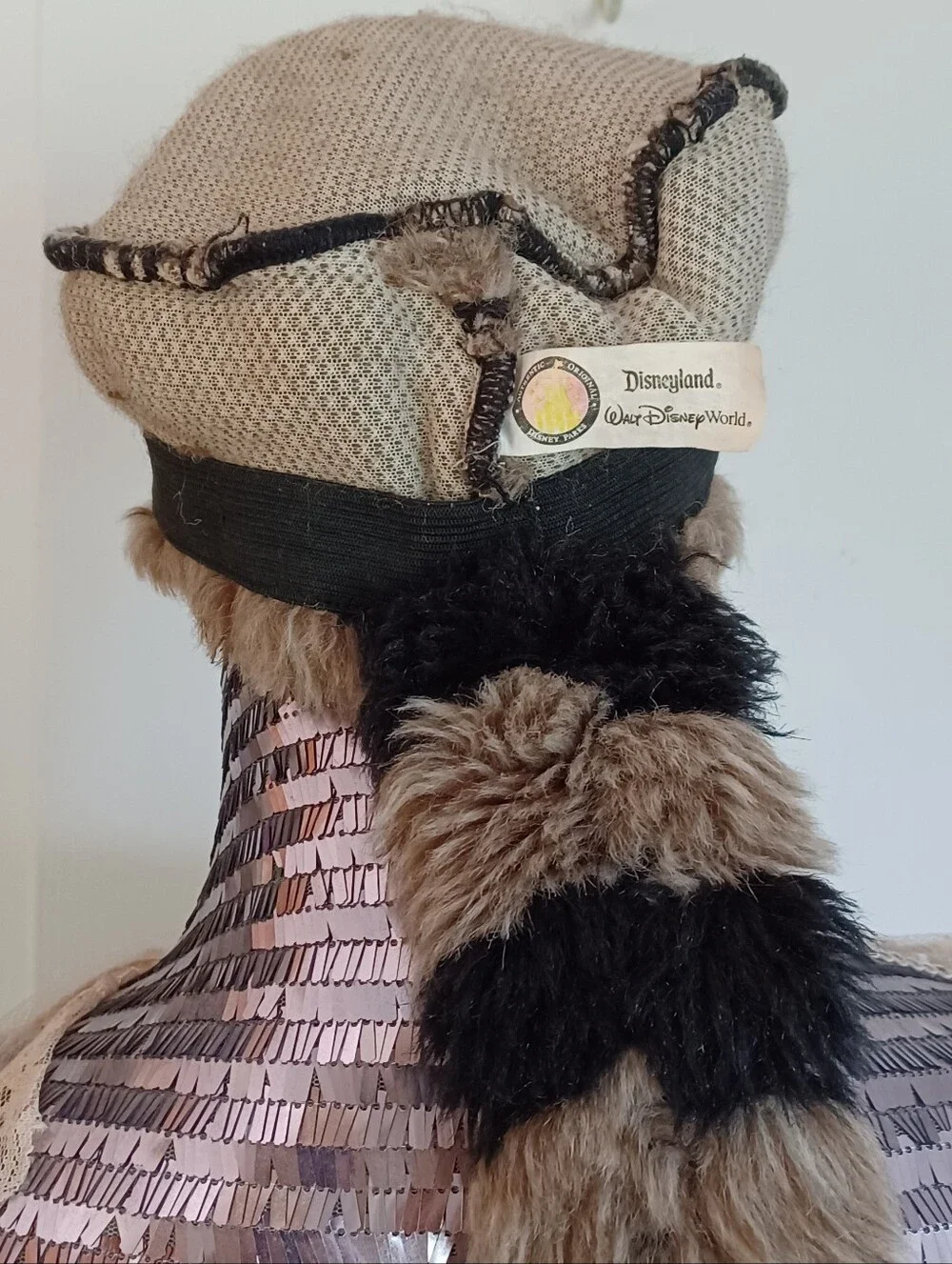 DISNEY THEME PARK DAVY CROCKETT RACCOON HAT FAUX FUR TAIL YOUTH: LG/XLG *FLAW*